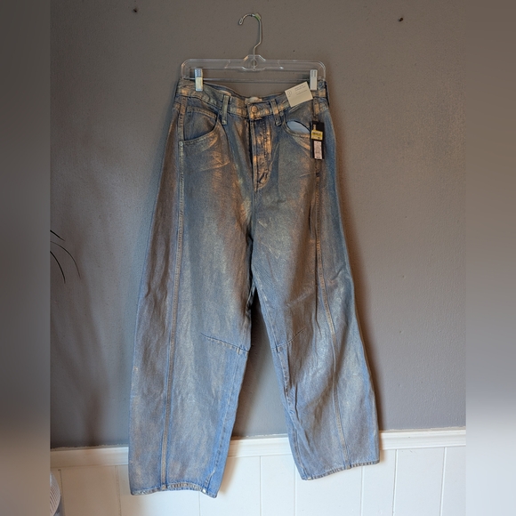 Universal Thread High-Rise Curved Leg Jeans - Gold Wash 8 - Picture 2 of 8